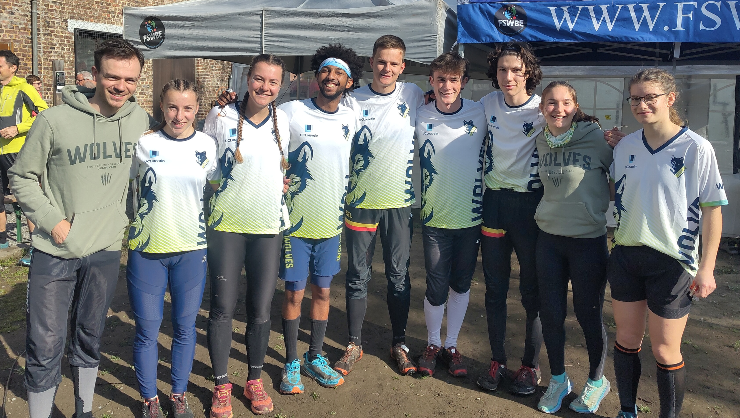 7 loups aperçus ce dimanche dans les forêts de Gives !